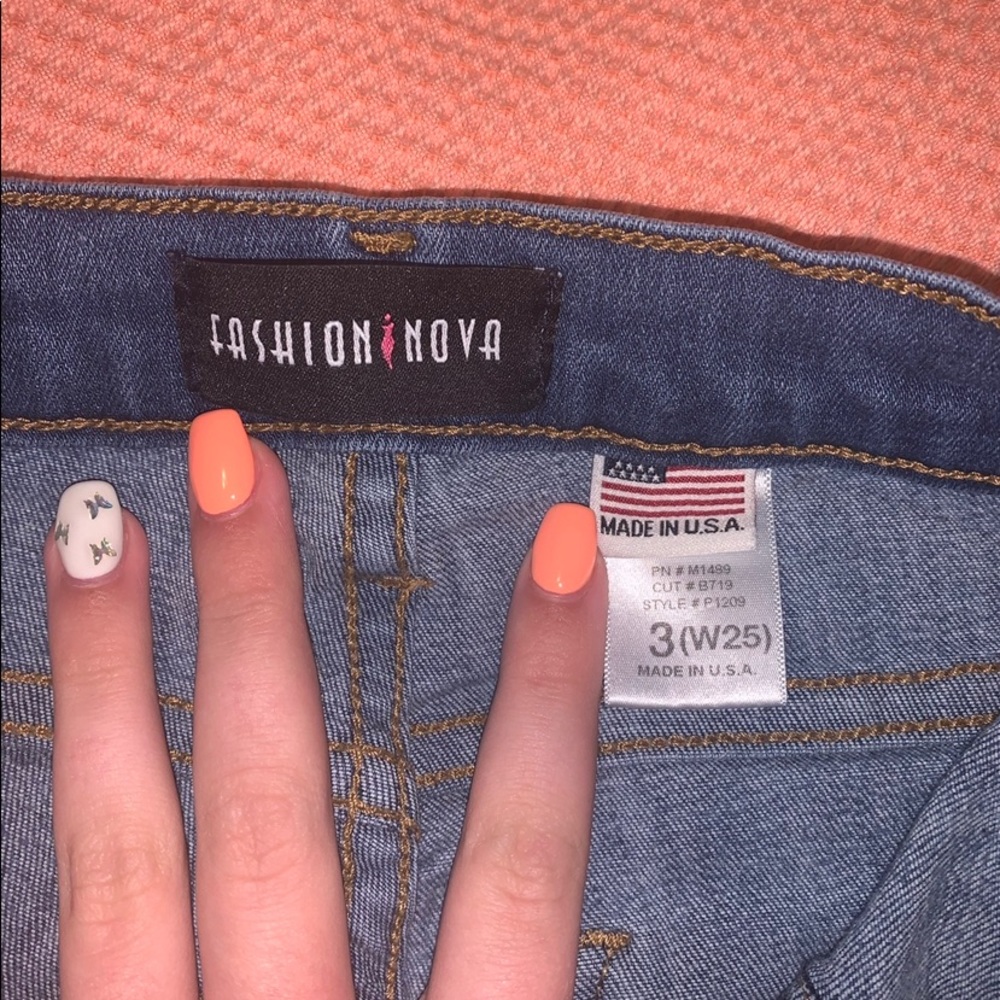 Fashion Nova Ripped Jeans☆